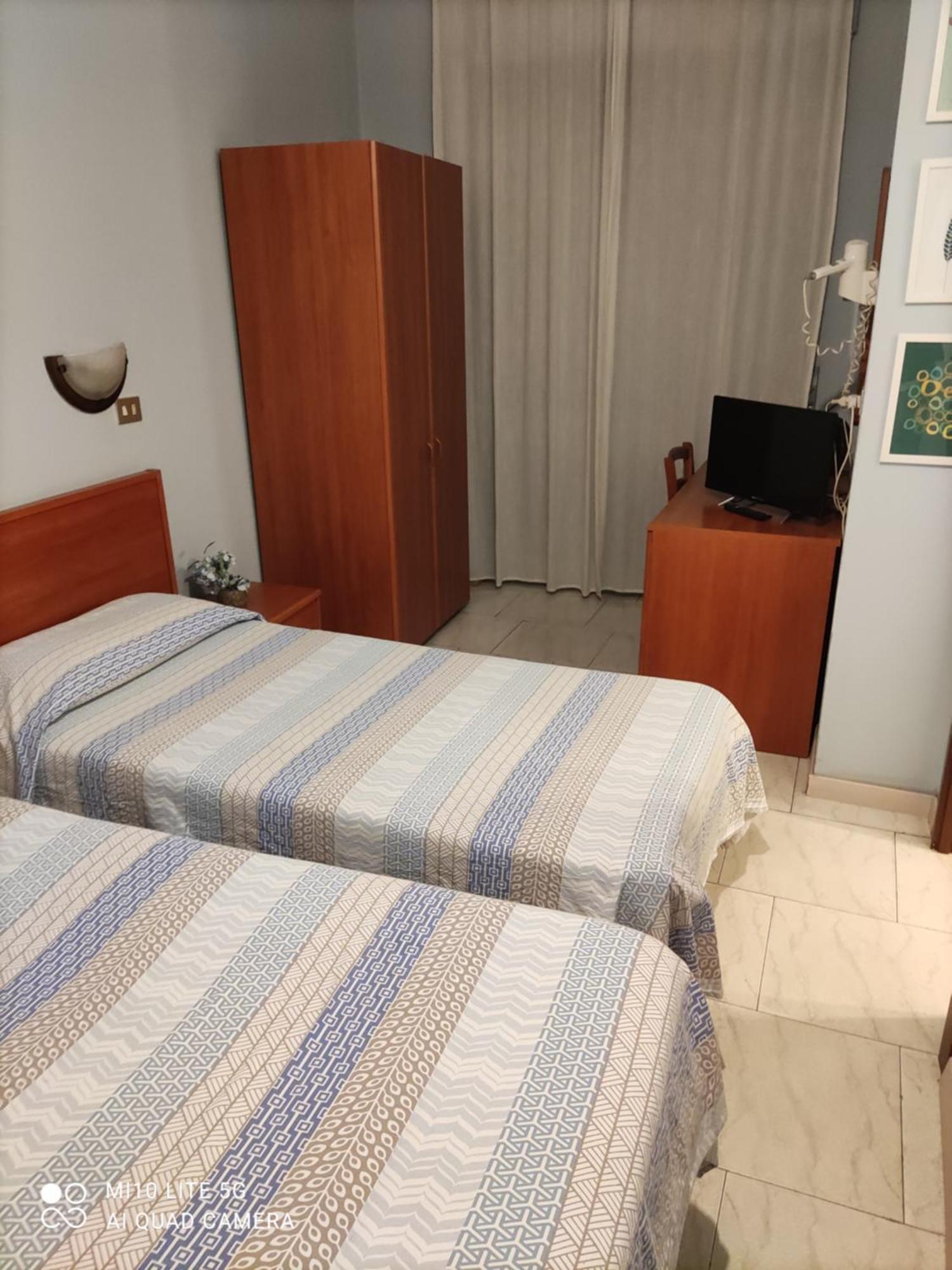 Hostal D'Annunzio House Чезано Босконе Екстериор снимка