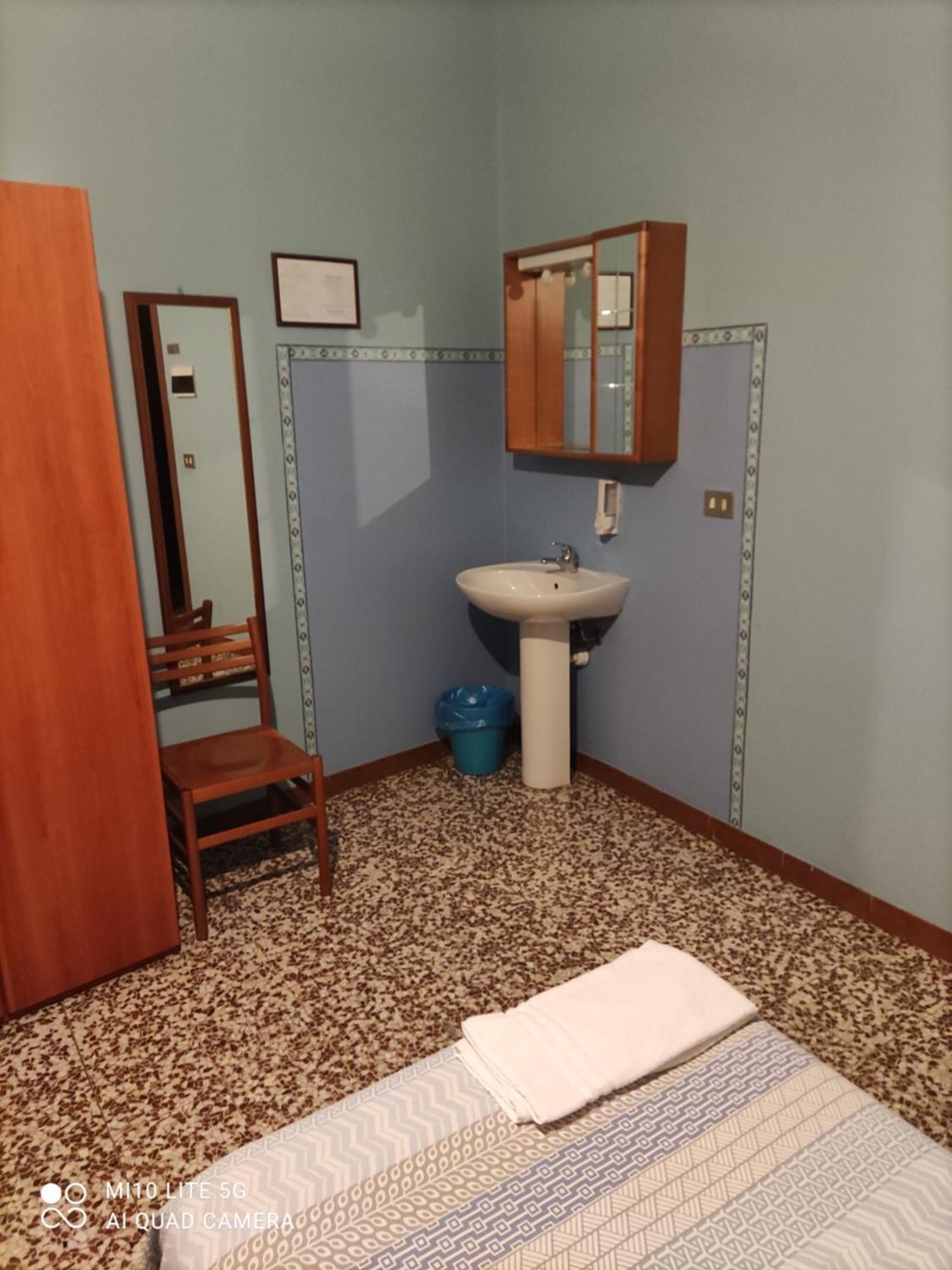 Hostal D'Annunzio House Чезано Босконе Екстериор снимка