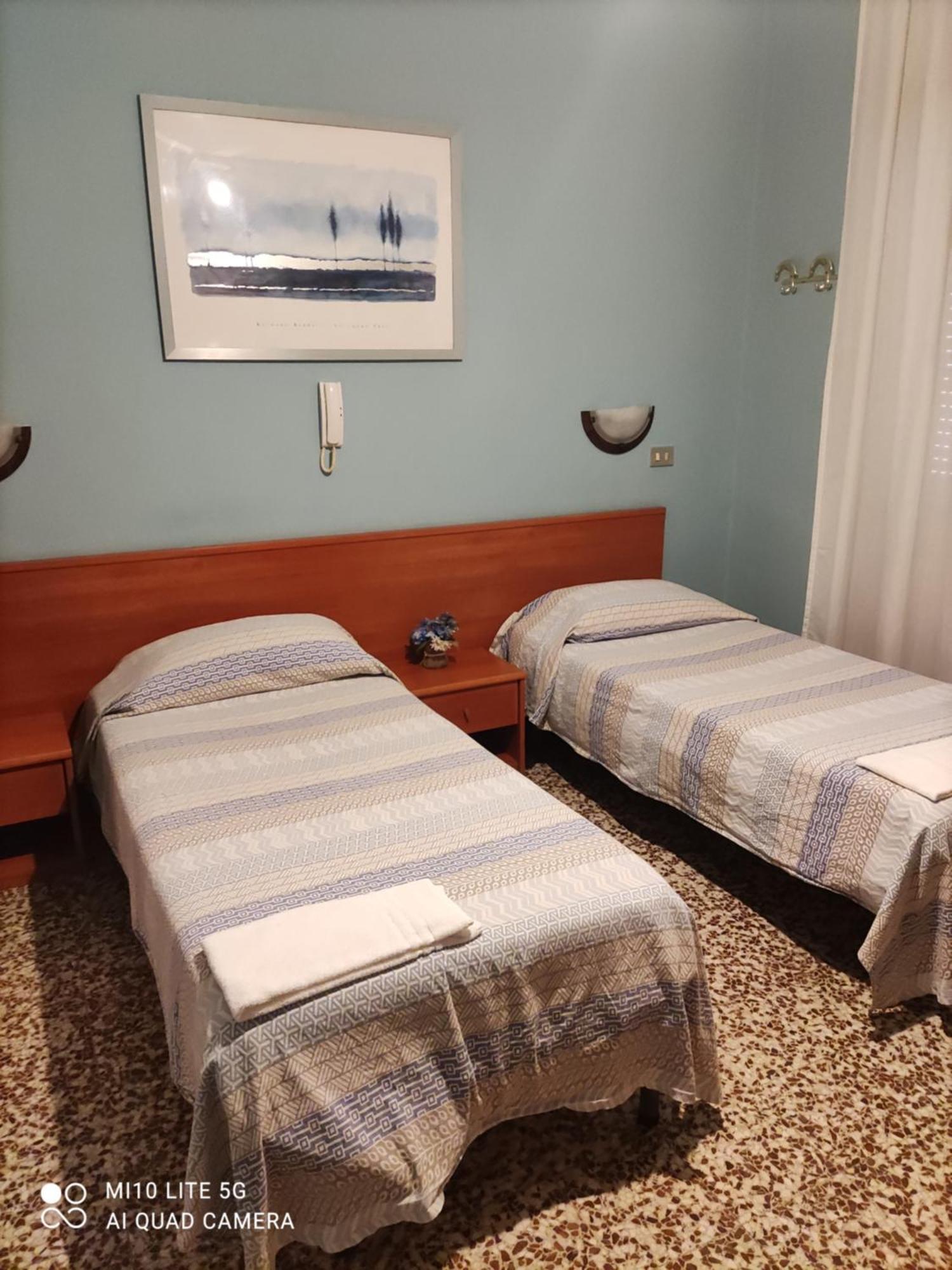 Hostal D'Annunzio House Чезано Босконе Екстериор снимка