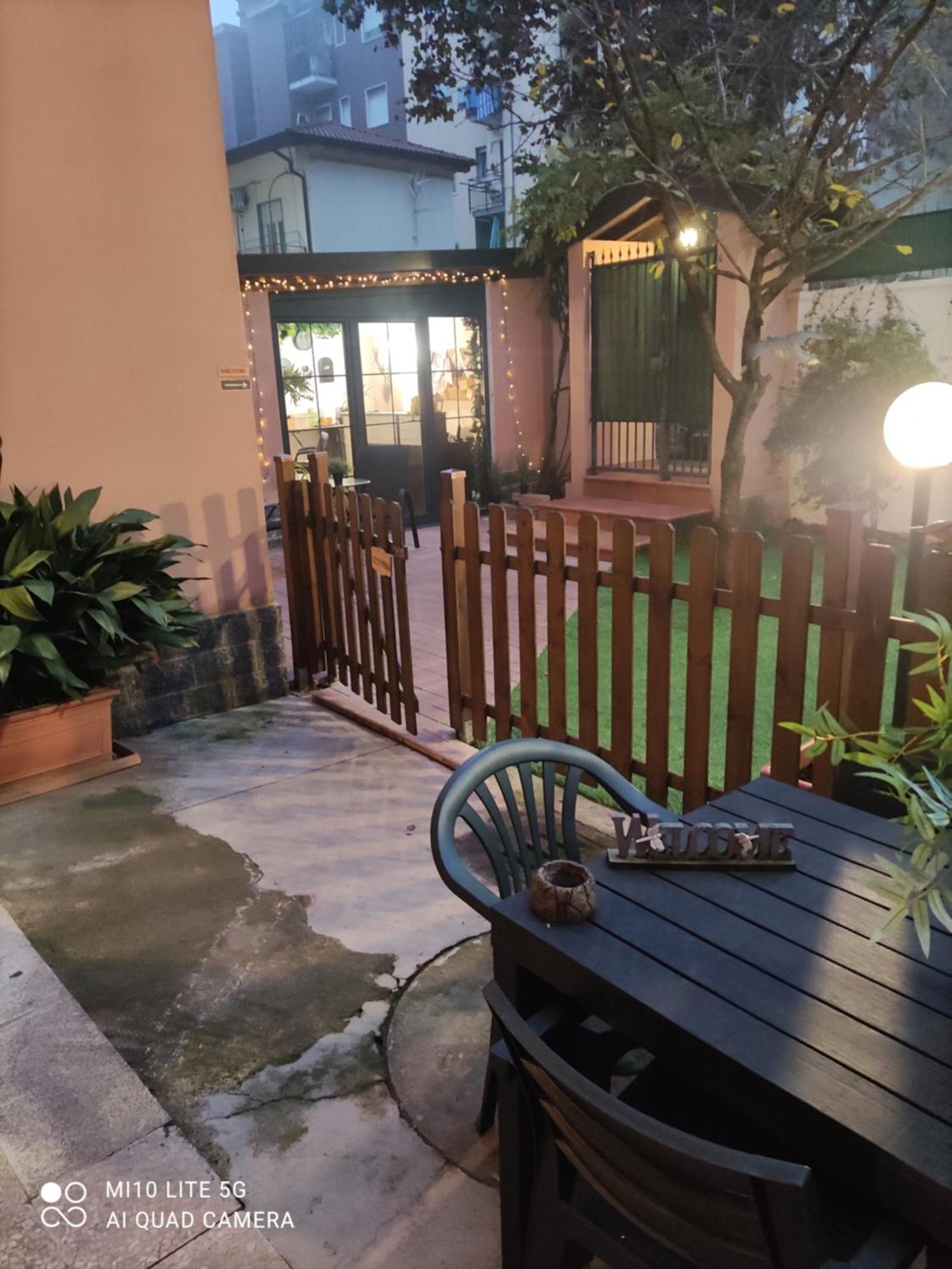 Hostal D'Annunzio House Чезано Босконе Екстериор снимка